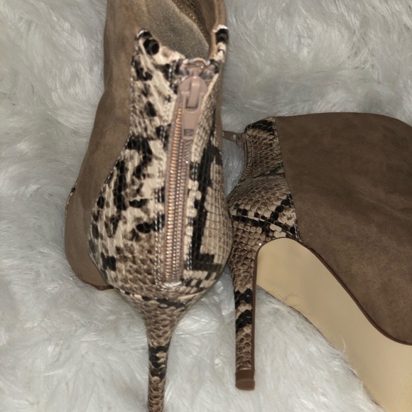 Pointed toe bootie - Picture 3 of 5